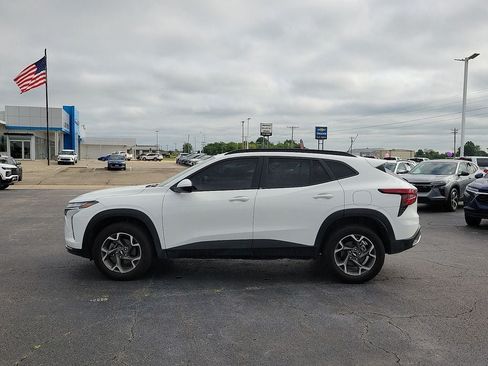 Used 2025 Chevrolet Trax LT w/ Driver Confidence Package FWD image 3
