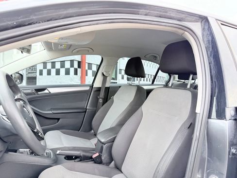 Used 2017 Volkswagen Jetta S image 11