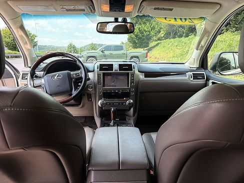 Used 2015 Lexus GX 460 w/ Premium Package AWD/4WD image 18