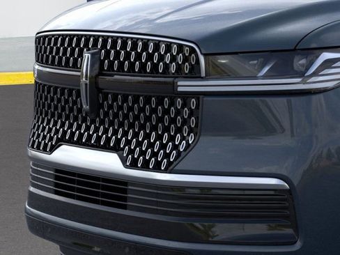 New 2025 Lincoln Navigator Reserve image 17