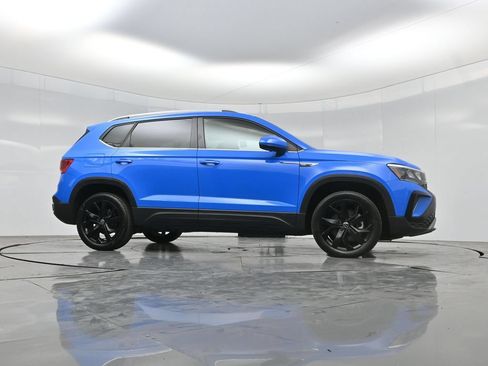 Used 2023 Volkswagen Taos SE w/ Panoramic Sunroof Package FWD image 54