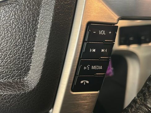 Used 2013 Ford F150 Platinum image 19