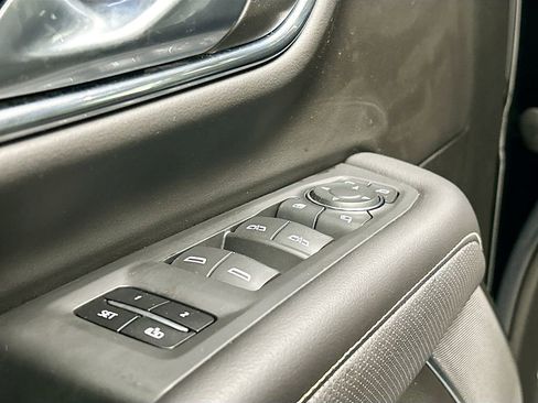 Used 2022 Chevrolet Suburban Premier image 18