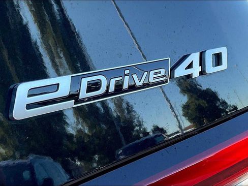 Used 2024 BMW i5 eDrive40i w/ Premium Package image 11