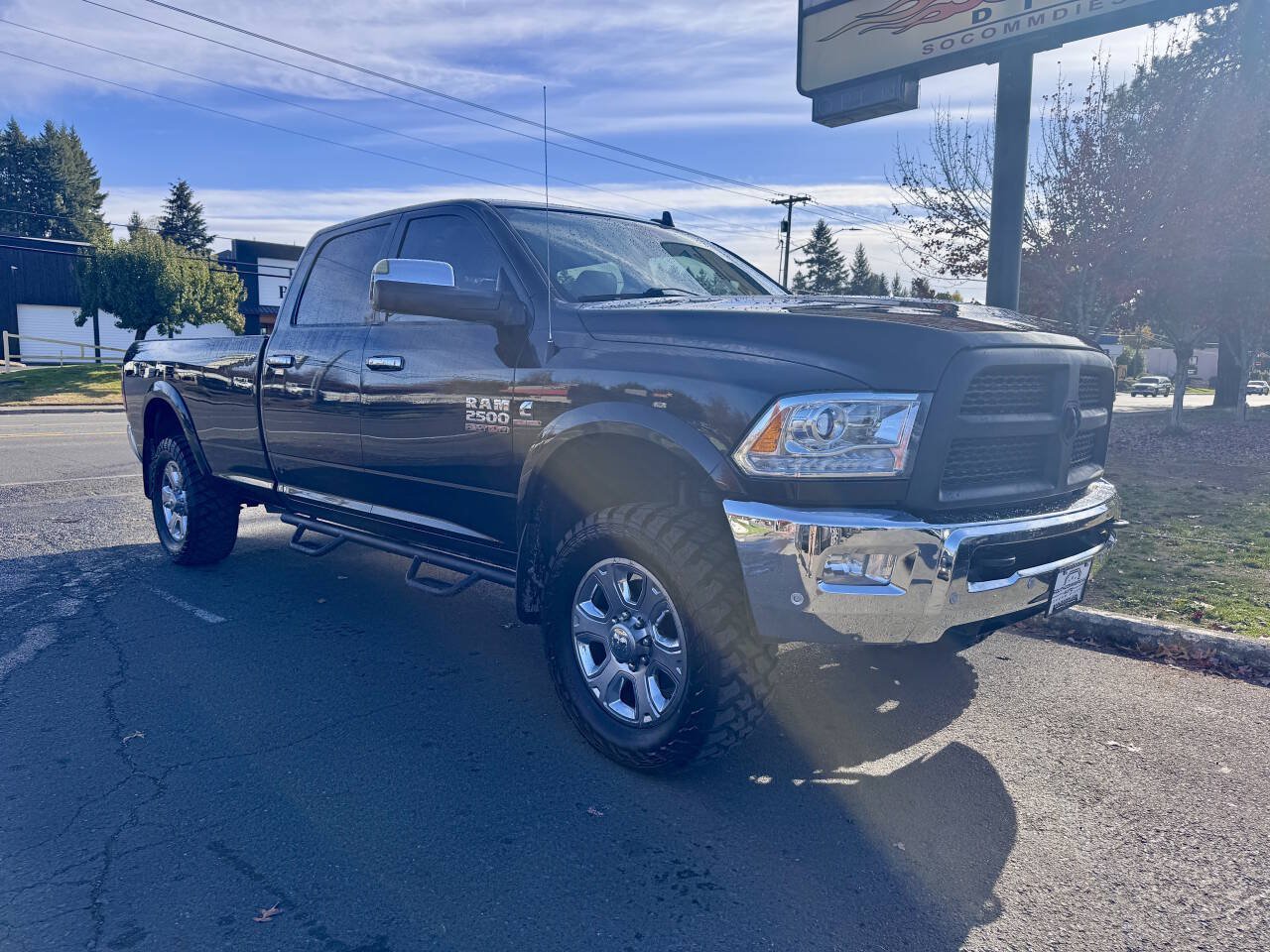 Used 2018 RAM 2500 Laramie w/ Cold Weather Group AWD/4WD image 3