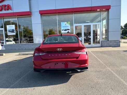 Used 2023 Hyundai Elantra SEL w/ Convenience Package FWD image 8