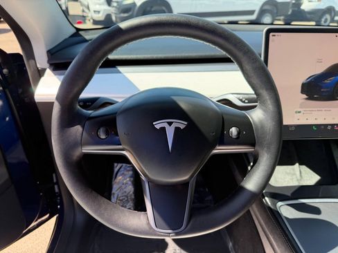 Used 2023 Tesla Model Y Long Range AWD/4WD image 24