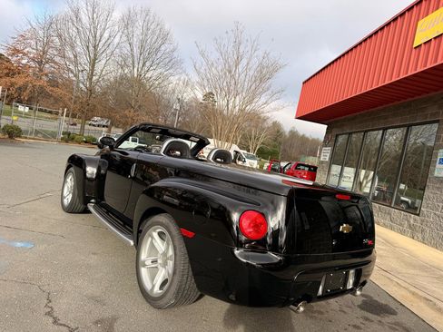 Used 2003 Chevrolet SSR w/ Preferred Equipment Group image 13