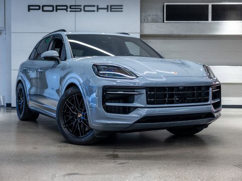 Certified 2025 Porsche Cayenne GTS AWD/4WD image 9