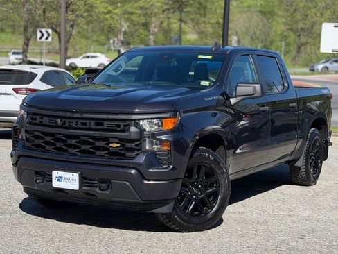 Used 2023 Chevrolet Silverado 1500 Custom AWD/4WD image 1