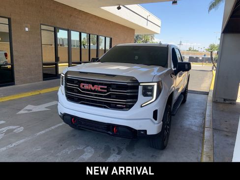 Used 2023 GMC Sierra 1500 AT4 w/ Technology Package AWD/4WD image 1
