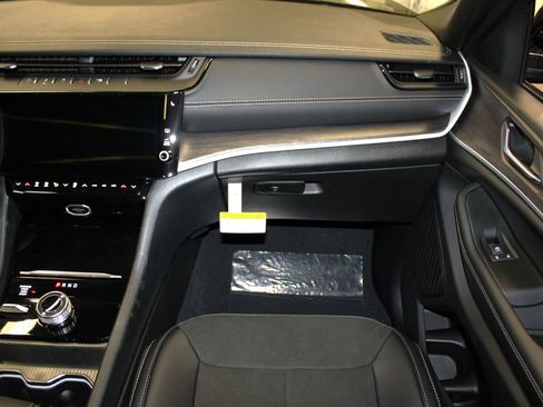 New 2026 Jeep Grand Cherokee Altitude image 30