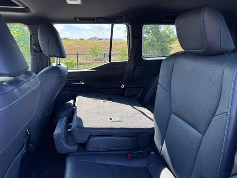 Used 2024 Lexus GX 550 w/ Cold Area Package AWD/4WD image 17