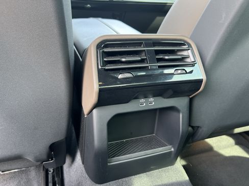 Certified 2024 BMW 530i RWD image 41
