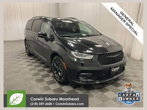 Used 2024 Chrysler Pacifica Premium image 1