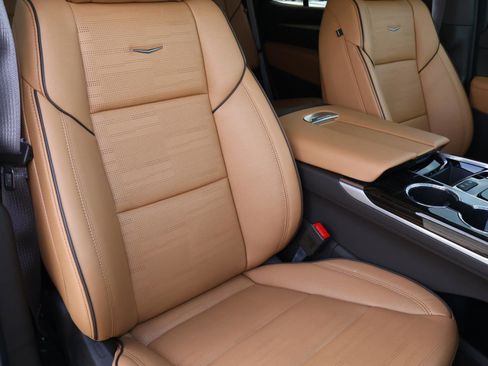 Used 2025 Cadillac Escalade Premium Luxury image 19