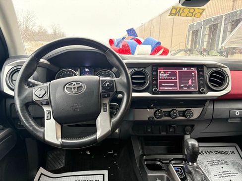 Used 2021 Toyota Tacoma SR5 image 18