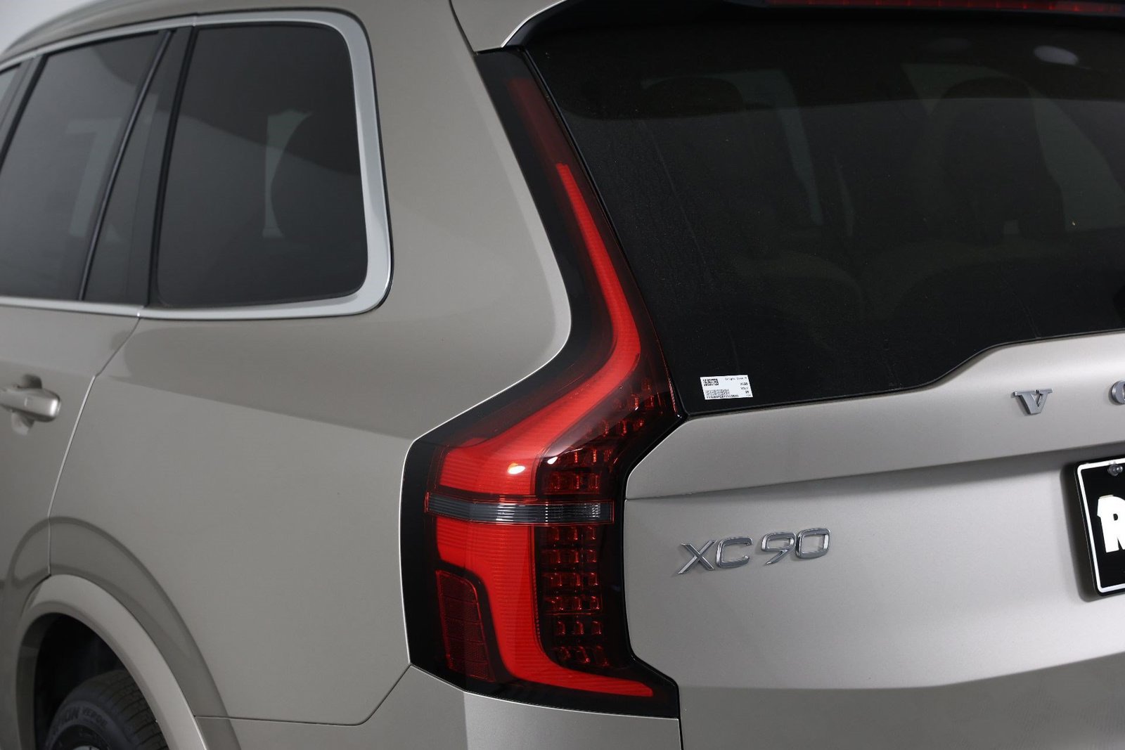 New 2026 Volvo XC90 T8 Plus w/ Protection Package Premier AWD/4WD image 15