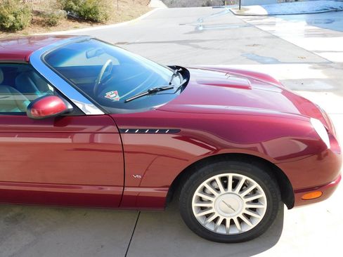 Used 2004 Ford Thunderbird image 34