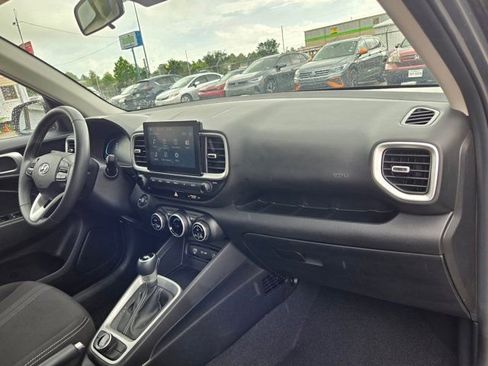 Used 2025 Hyundai Venue SEL FWD image 30