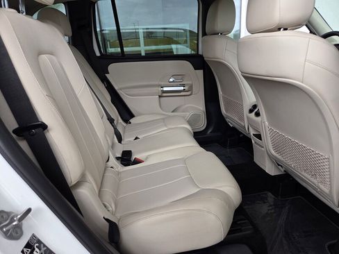 Certified 2022 Mercedes-Benz GLB 250 4MATIC w/ Premium Package Lite image 18