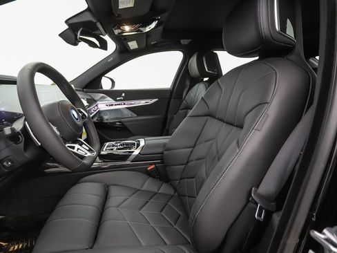 New 2026 BMW i7 xDrive60 w/ Premium Package AWD/4WD image 11