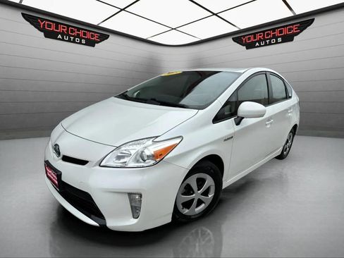 Used 2015 Toyota Prius Two image 1