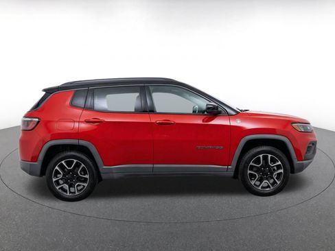 Used 2025 Jeep Compass Trailhawk AWD/4WD image 10