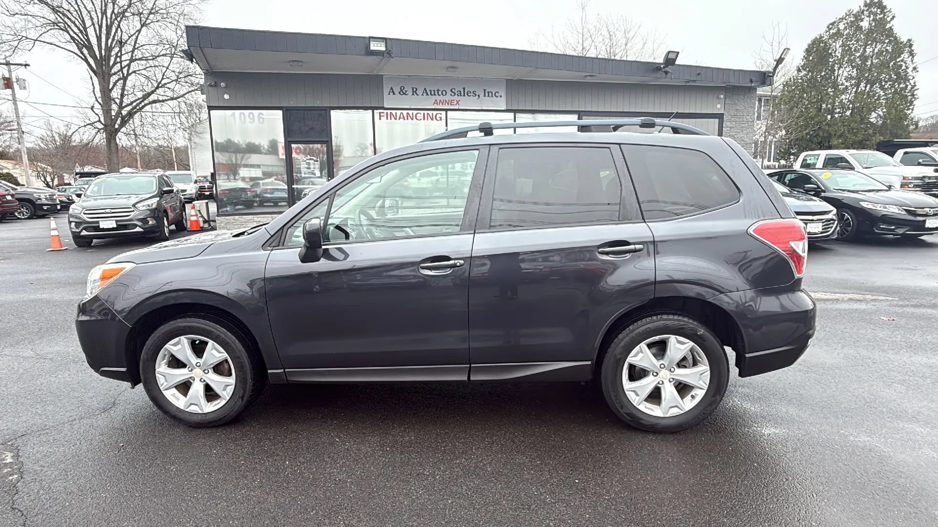 Used 2015 Subaru Forester 2.5i Premium w/ All-Weather Package AWD/4WD image 4