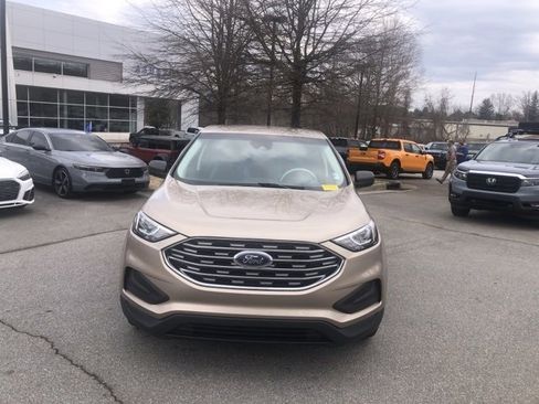 Used 2020 Ford Edge SE image 2