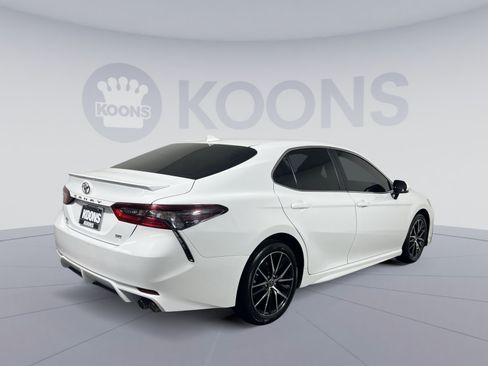 Used 2024 Toyota Camry SE w/ Convenience Package FWD image 11