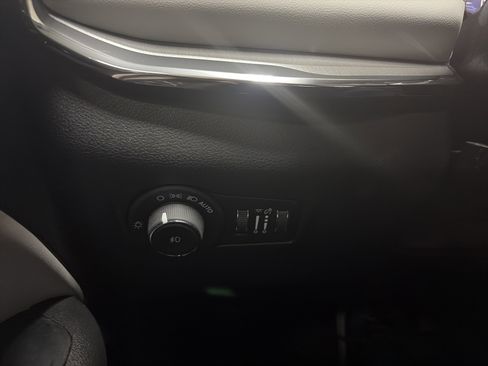 Used 2022 Jeep Compass Limited image 16