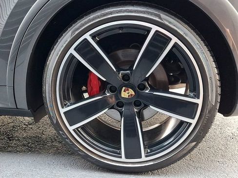 Certified 2022 Porsche Cayenne GTS AWD/4WD image 14