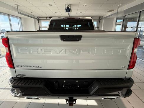 Certified 2022 Chevrolet Silverado 1500 LT Trail Boss w/ LT Trail Boss Premium Package AWD/4WD image 6