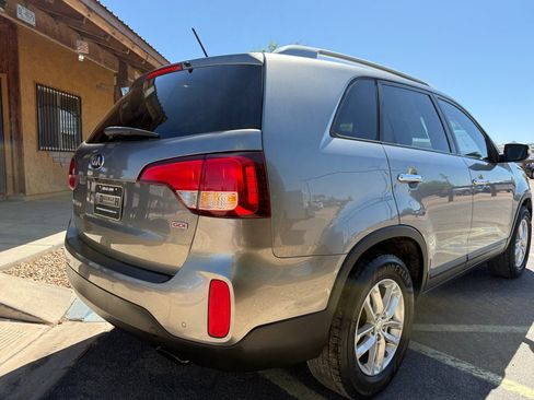 Used 2014 Kia Sorento LX FWD image 7