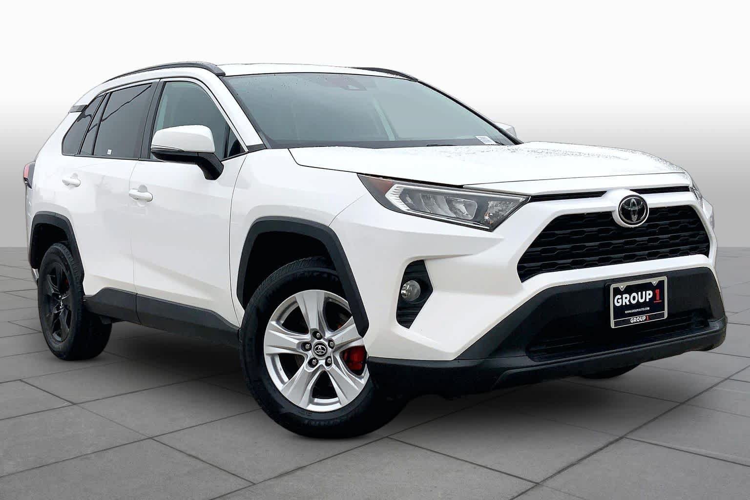 Used 2020 Toyota RAV4 XLE FWD image 3