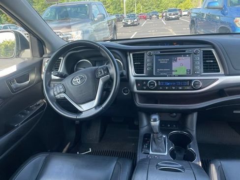Used 2016 Toyota Highlander XLE AWD/4WD image 8