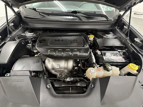 Used 2020 Jeep Cherokee Latitude Plus w/ Comfort/Convenience Group AWD/4WD image 9