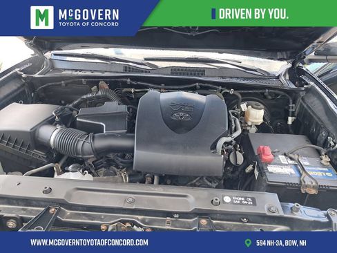 Used 2018 Toyota Tacoma SR5 AWD/4WD image 10