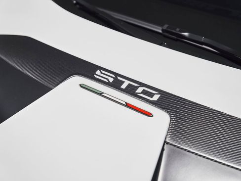 Used 2024 Lamborghini Huracan STO image 6