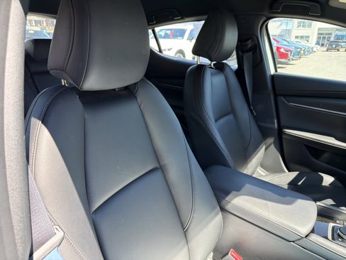 Used 2024 MAZDA MAZDA3 s image 9