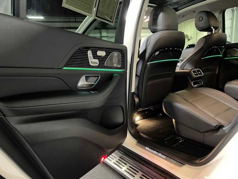 Used 2024 Mercedes-Benz GLS 580 4MATIC image 17