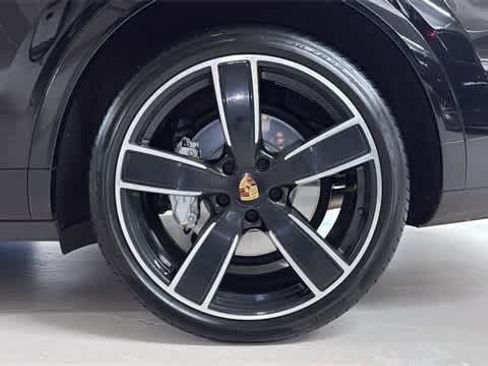 Used 2023 Porsche Cayenne Turbo image 11