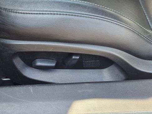 Used 2019 Chevrolet Corvette Stingray Coupe w/ Carbon Flash Badge Package image 26