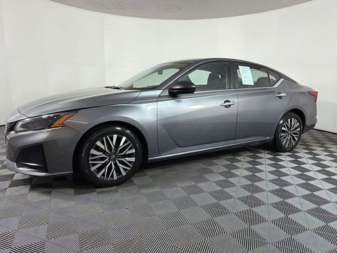 Used 2024 Nissan Altima 2.5 SV FWD image 23