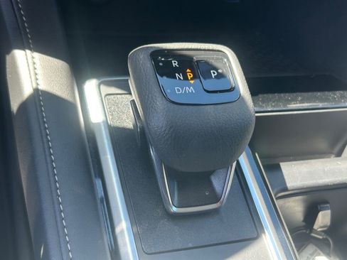 Used 2025 Nissan Pathfinder SV image 14