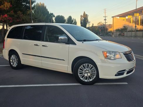 Used 2012 Chrysler Town & Country Limited w/ Luxury Group FWD image 42