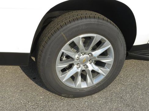 New 2025 Chevrolet Suburban Premier w/ Sun And Tow Package image 6