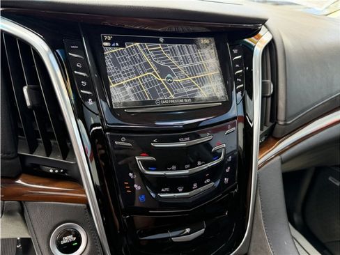 Used 2019 Cadillac Escalade ESV Premium Luxury RWD image 44