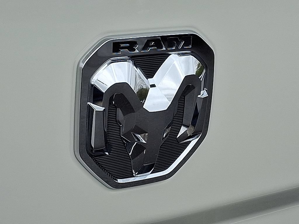 Used 2024 RAM 3500 Laramie AWD/4WD image 32